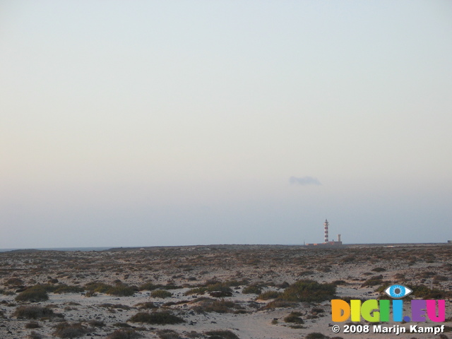 27598 Faro de Toston - Lighthouse from Los Lagos near El Cotillo